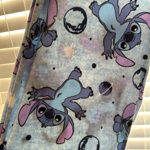 Junior’s Lilo & Stitch Fleece Pajama Pants - Picture 3 of 5